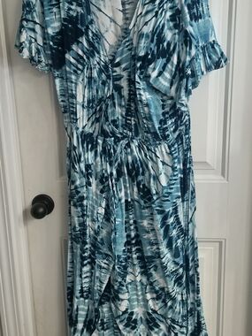GIGI PIP Blue Tie-Dye V-Neck Maxi Dress